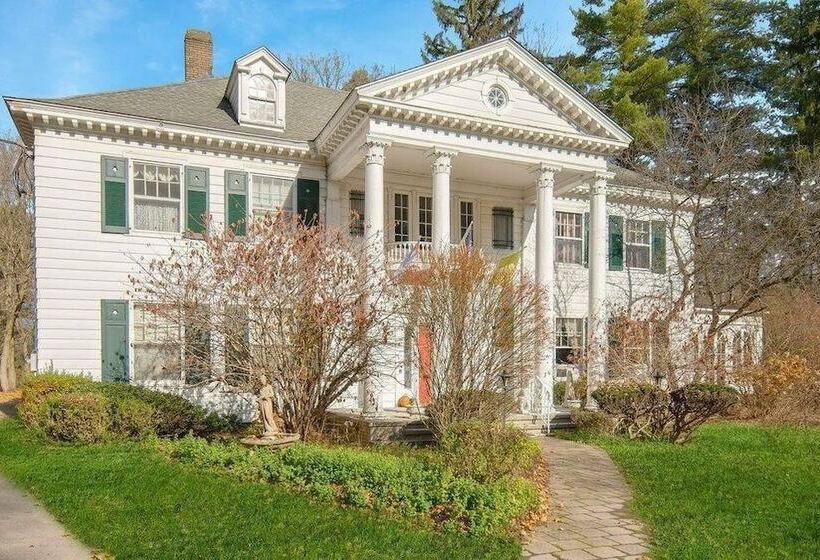 בית מלון כפרי Benn Conger Inn