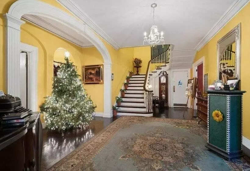 Hotelli Benn Conger Inn