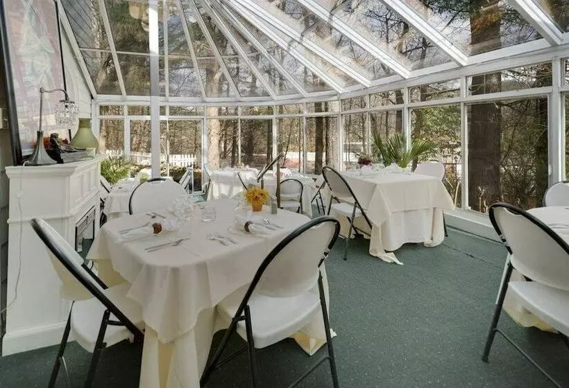 Hotelli Benn Conger Inn