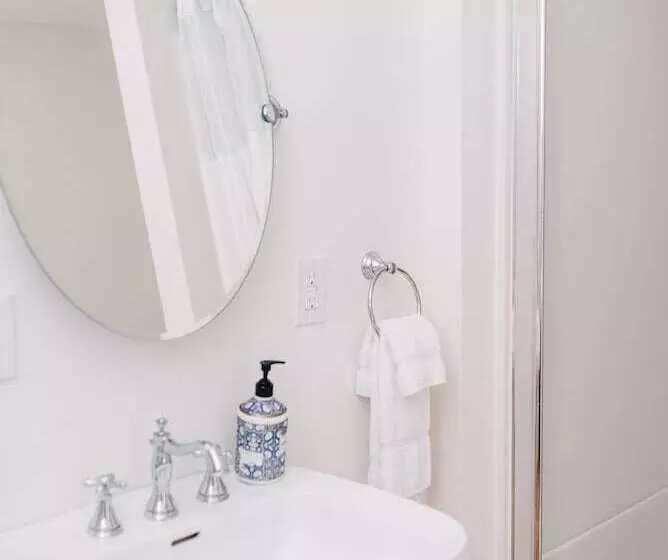 Hotelli Benn Conger Inn