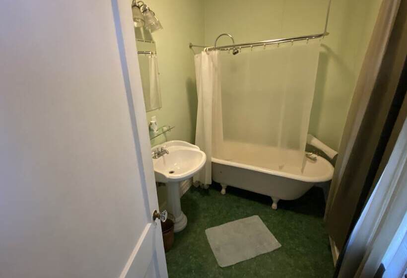 בית מלון כפרי Benn Conger Inn