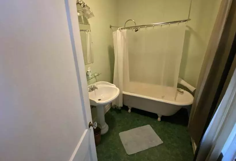 Hotelli Benn Conger Inn