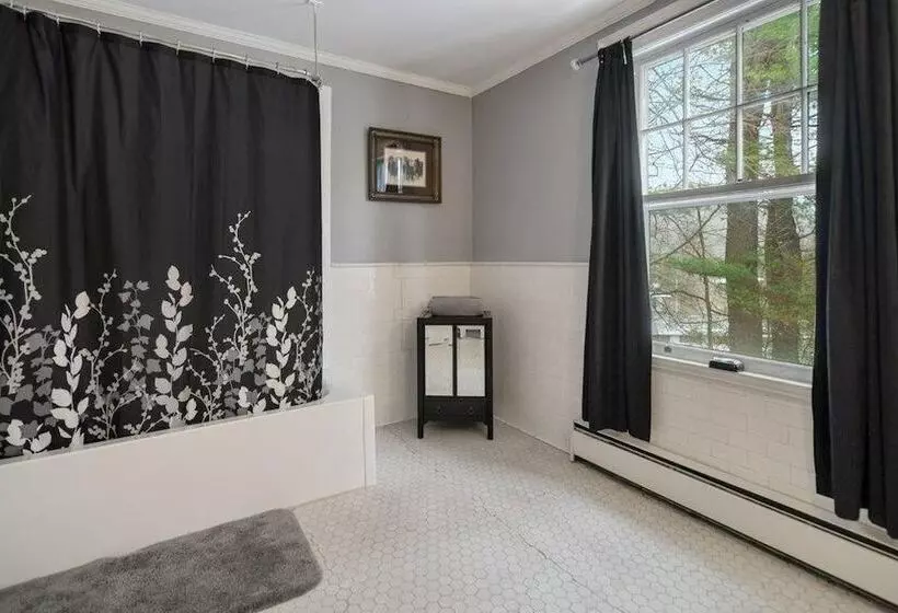 Hotelli Benn Conger Inn