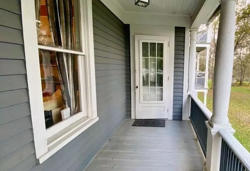 Hotelli Benn Conger Inn