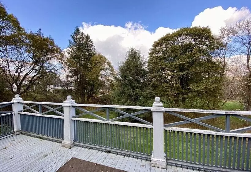 Hotelli Benn Conger Inn