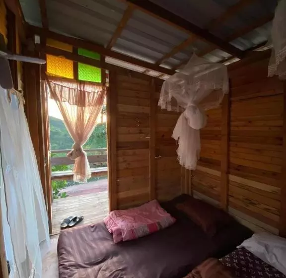 ホテル Khaokhopimphupha Farmstay เขาค้อพิมภูผาฟาร์มสเตย์ ไม่มีไฟฟ้า น้ำจากน้ำตกธรรมชาติ Low Cabon With Sust