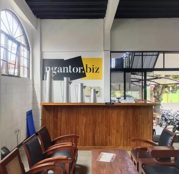 پانسیون Bu Sepuh Guesthouse
