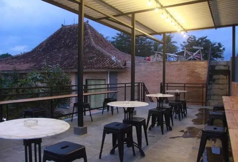 پانسیون Bu Sepuh Guesthouse
