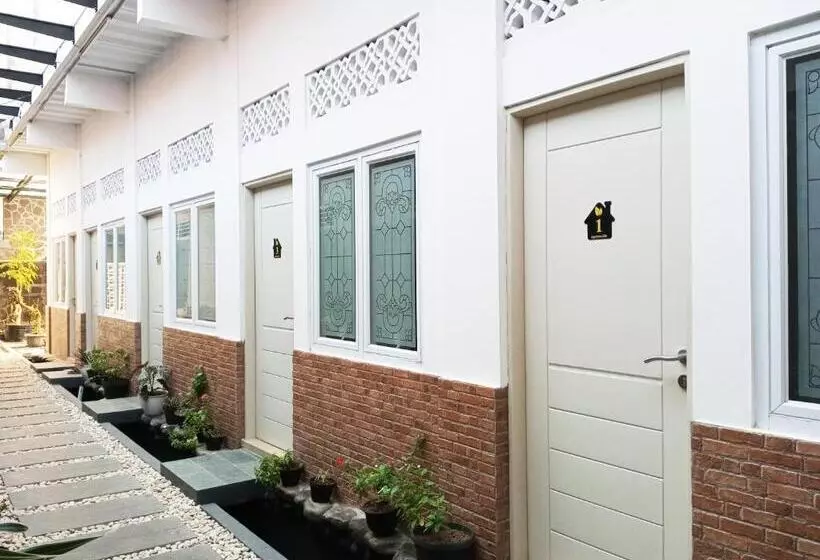 پانسیون Bu Sepuh Guesthouse