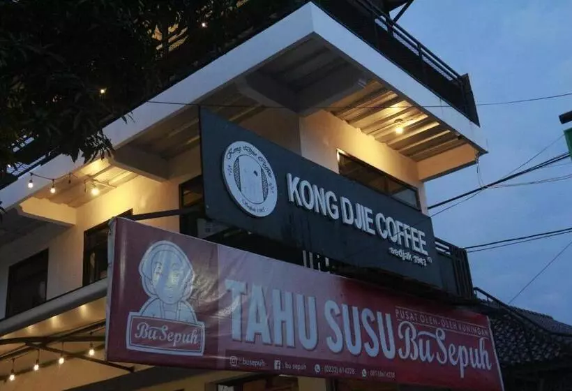 پانسیون Bu Sepuh Guesthouse