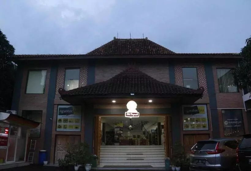 پانسیون Bu Sepuh Guesthouse