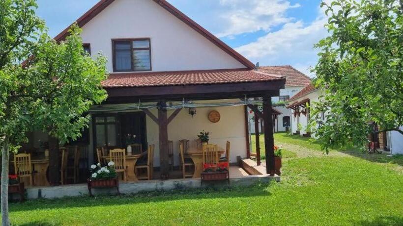 بنسيون Casa Cânda