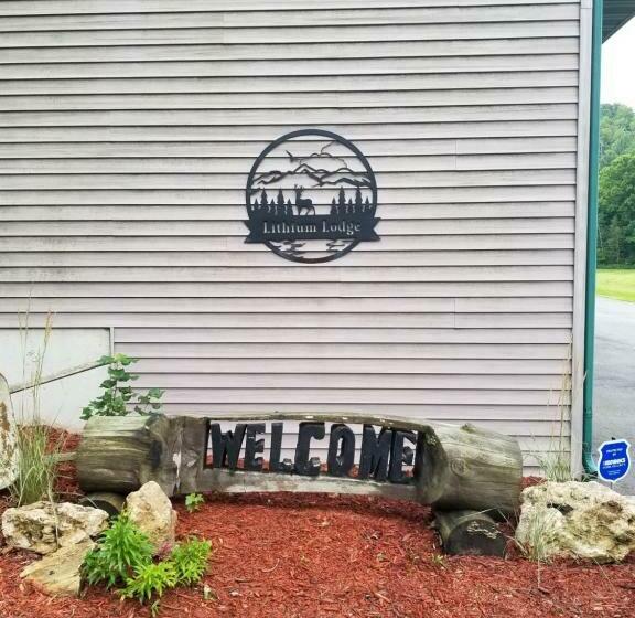 פנסיון Lithium Lodge, Llc