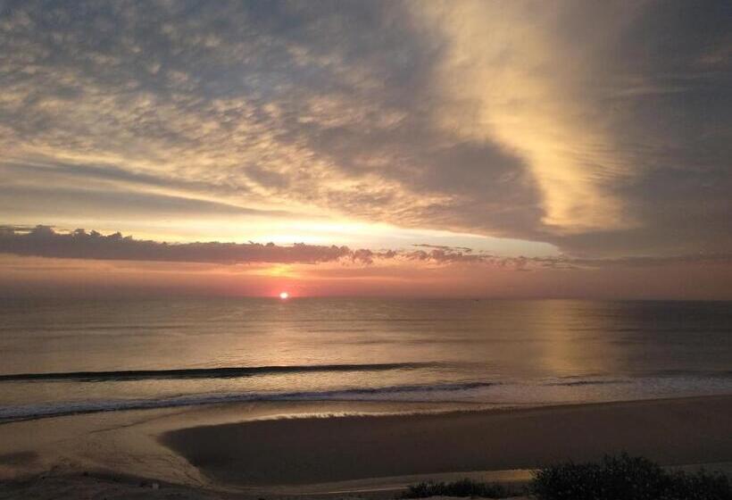 Пансион Zenzela Surf House