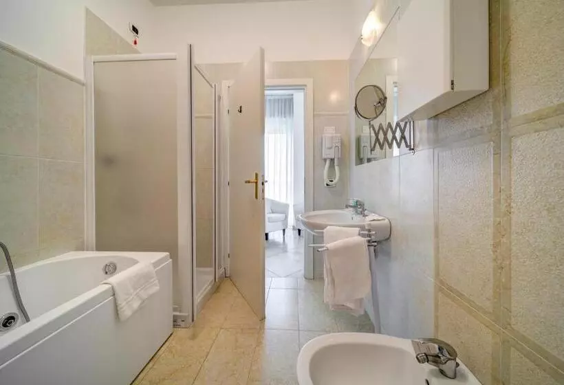 هتل Carlton Beach