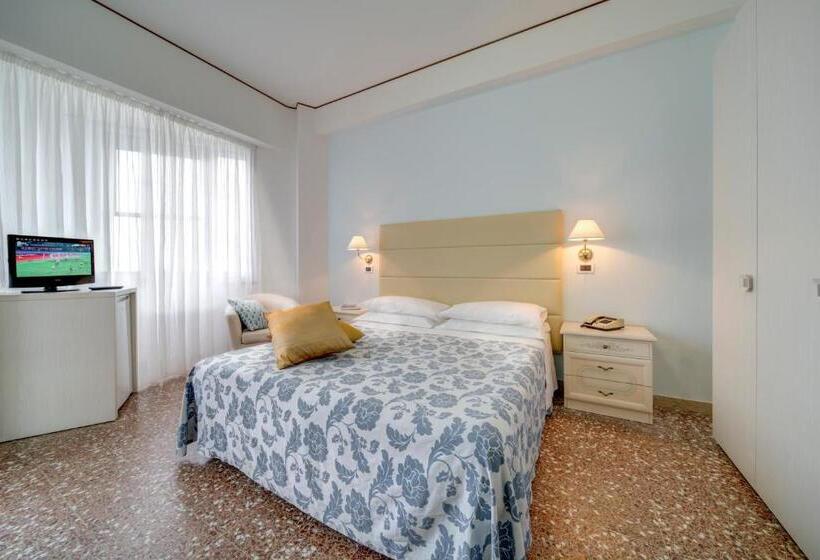 هتل Carlton Beach