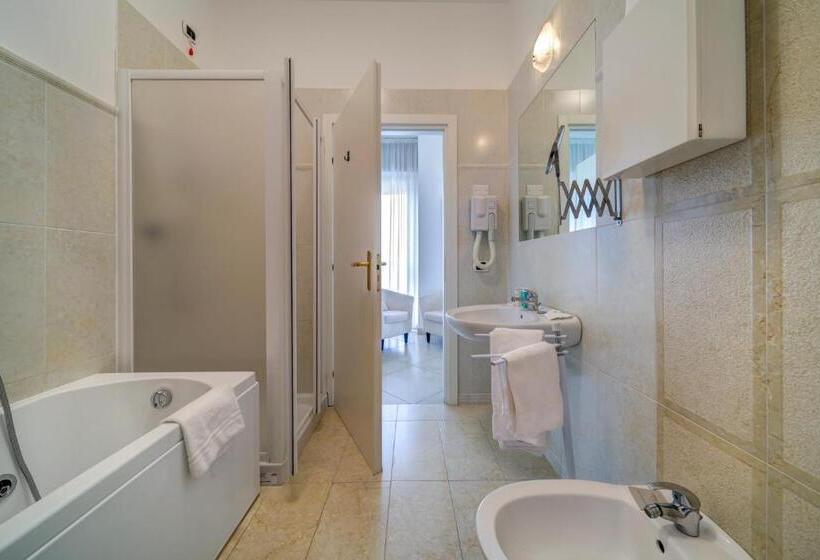 هتل Carlton Beach