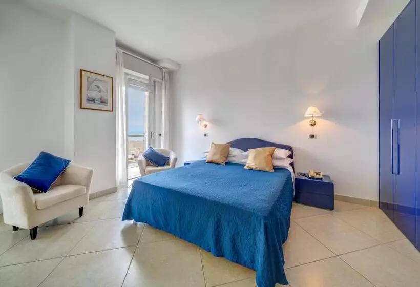 هتل Carlton Beach