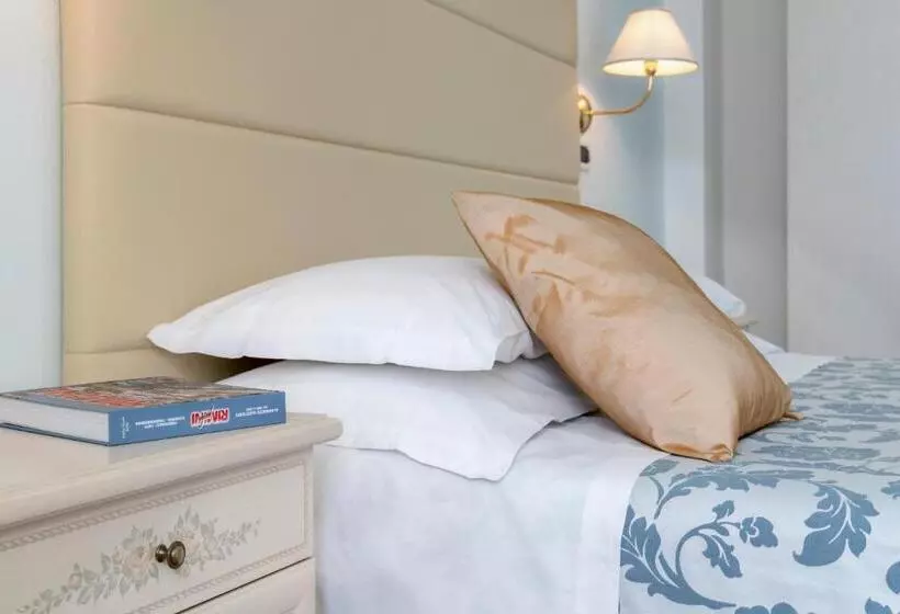 هتل Carlton Beach