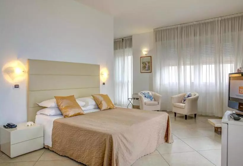 هتل Carlton Beach