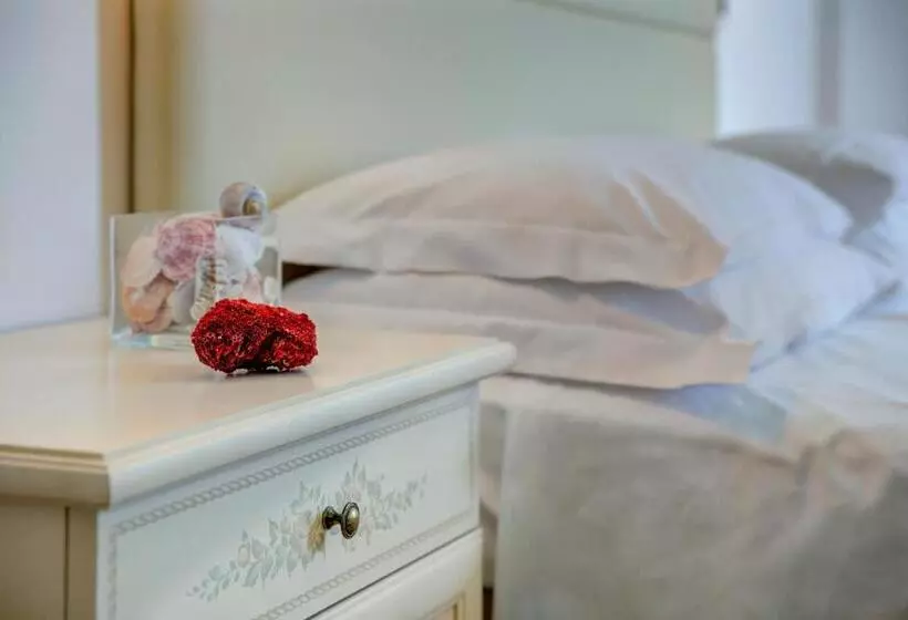 هتل Carlton Beach