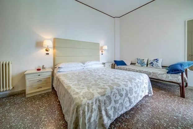 هتل Carlton Beach