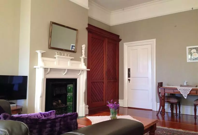 فندق Claremont House