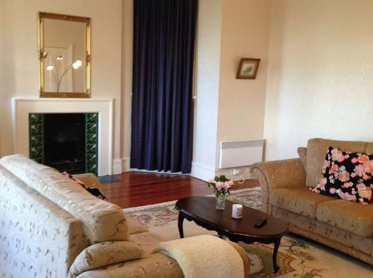 فندق Claremont House