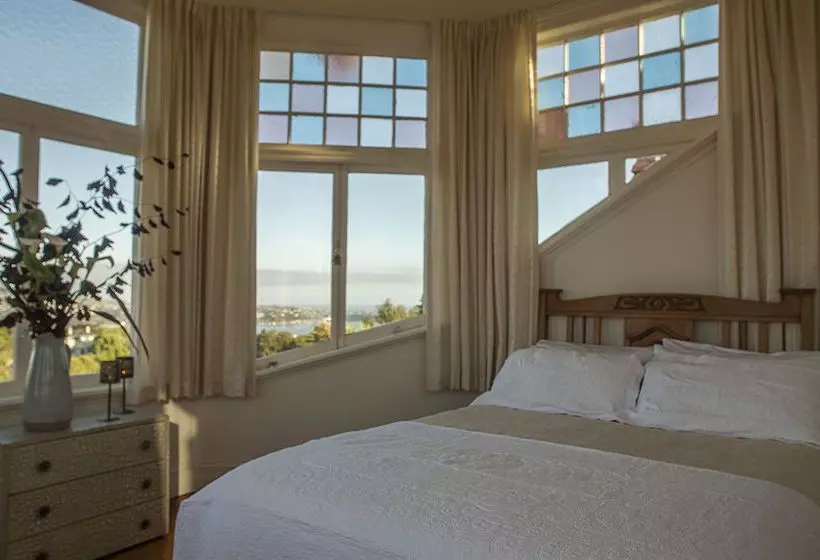 فندق Claremont House