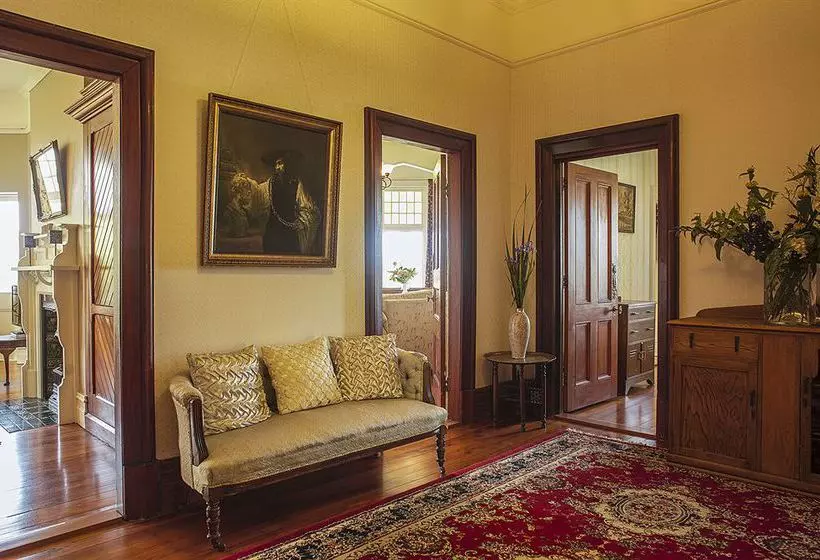 فندق Claremont House