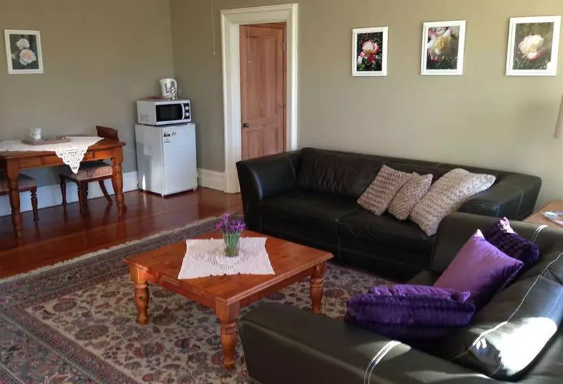 فندق Claremont House