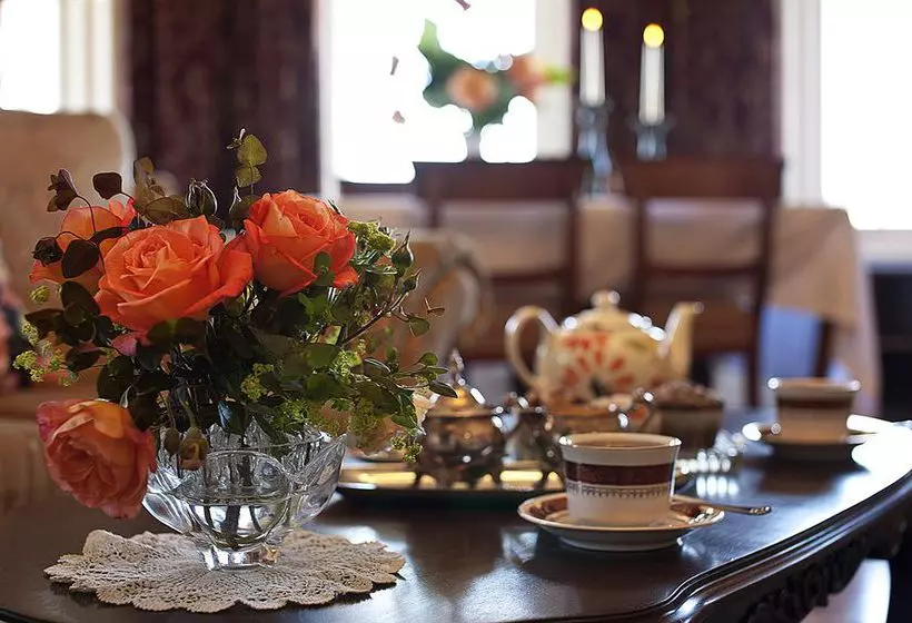 فندق Claremont House