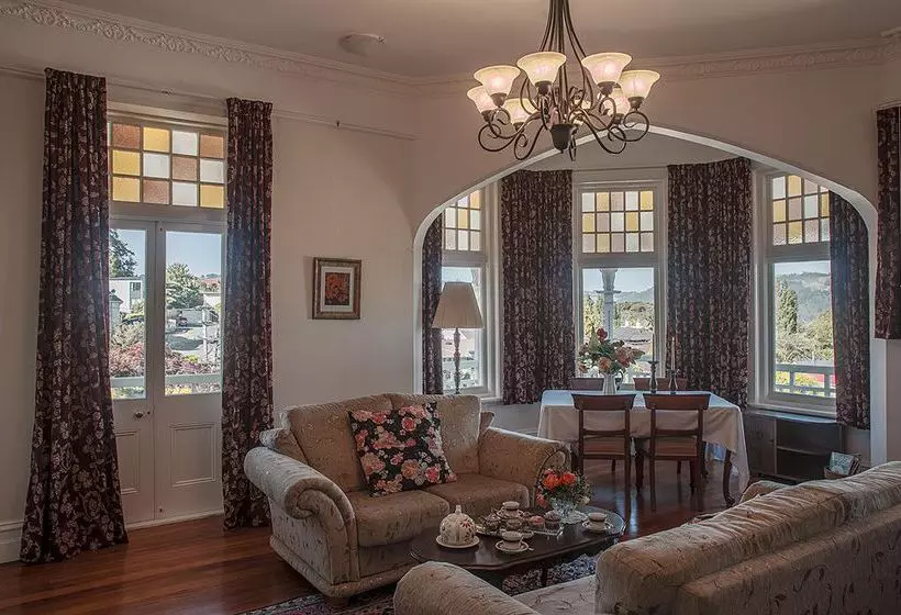 فندق Claremont House