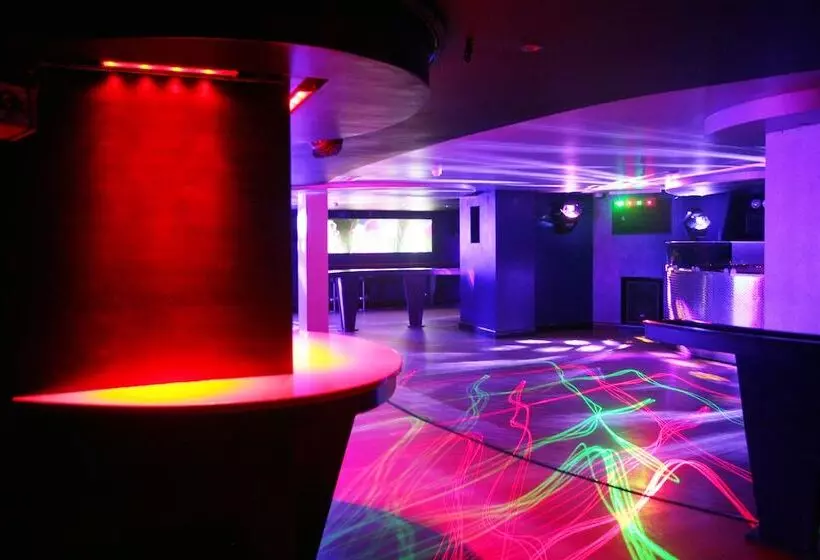 בית מלון כפרי Legends