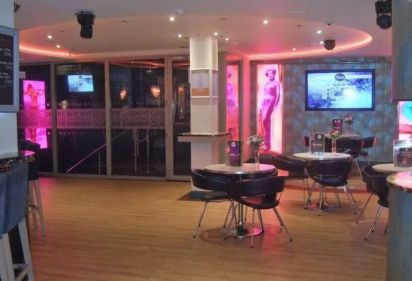 בית מלון כפרי Legends