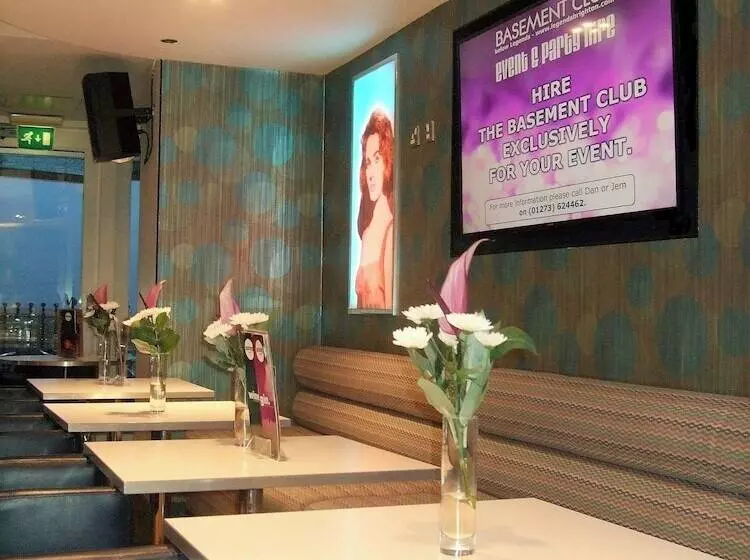 בית מלון כפרי Legends