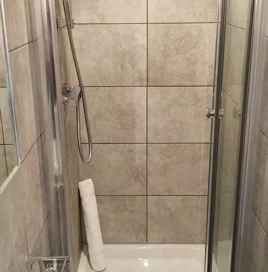 בית מלון כפרי Legends