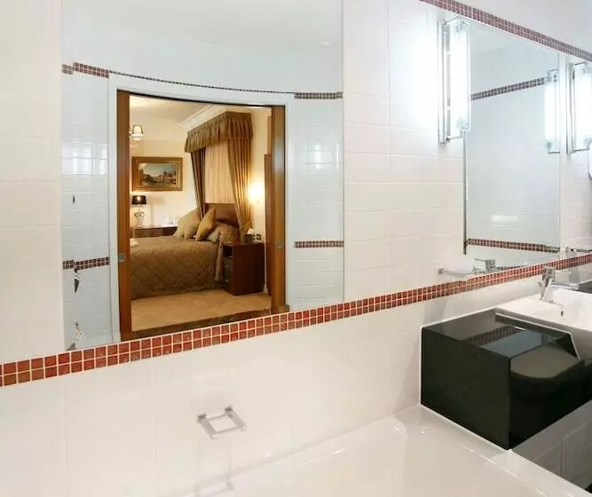 בית מלון כפרי Legends