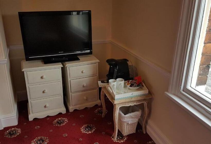 هتل Lil's On The Waterfront