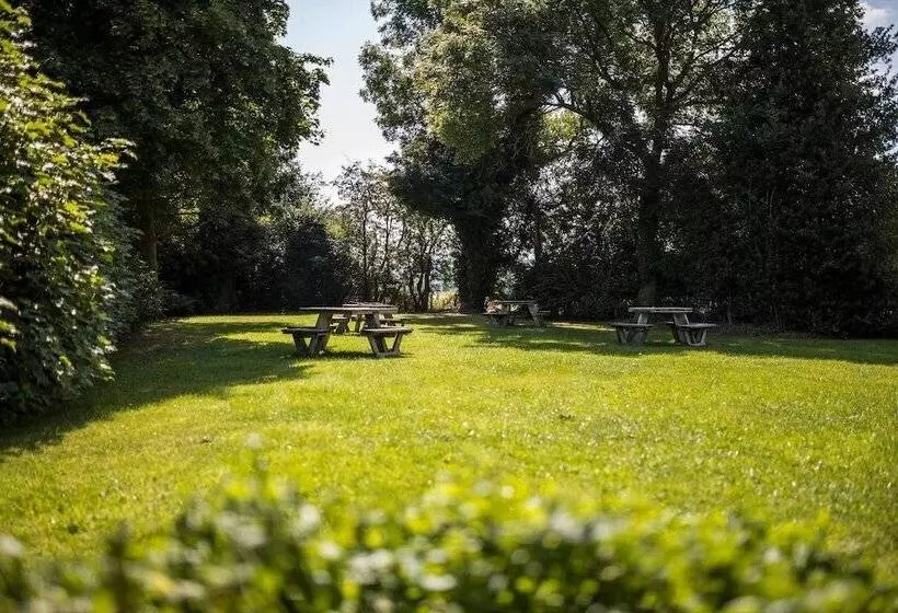 בית מלון כפרי The Dog & Doublet Inn