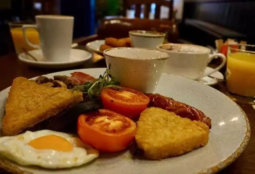 בית מלון כפרי The Dog & Doublet Inn