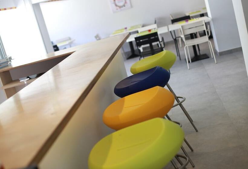 Sea Cleonapa Hotel & Annex