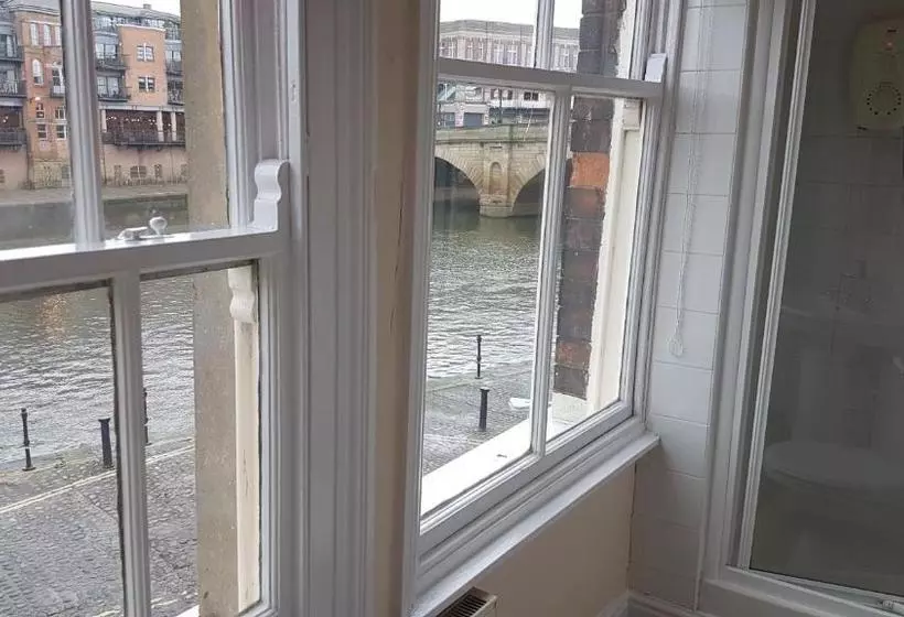 ホテル Lil's On The Waterfront