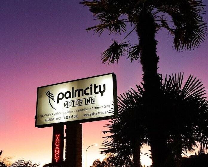 فندق على الطريق Palm City Motor Inn