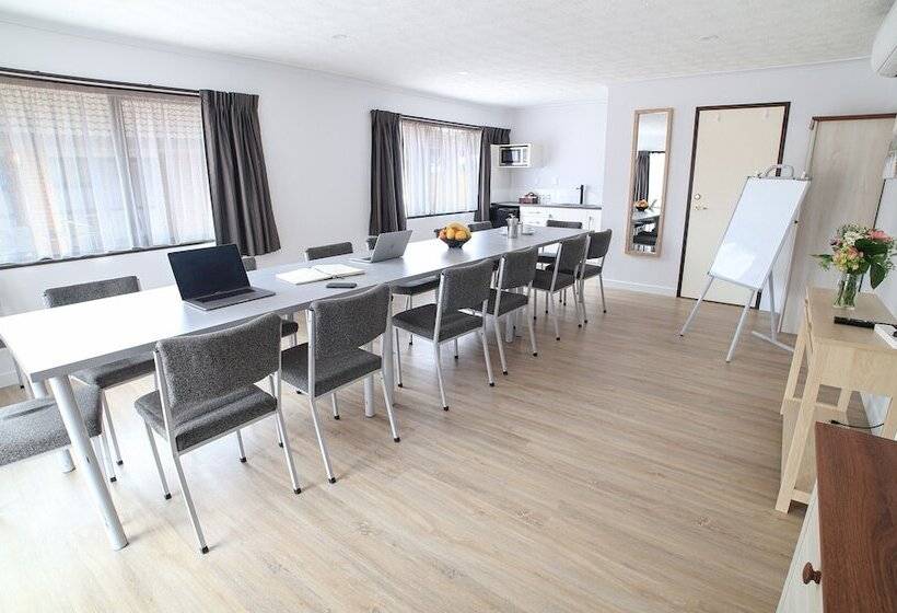 فندق على الطريق Palm City Motor Inn