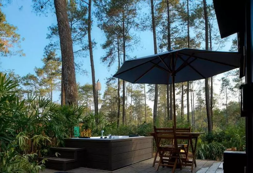 Lomakeskus Bobocabin Cikole, Bandung