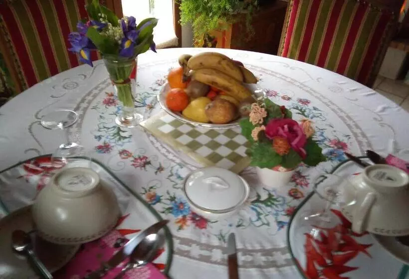 Aamiaismajoitus (B&B) Chambre Chez Sylvie