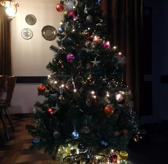 Hotelli Gasthaus Hochwald