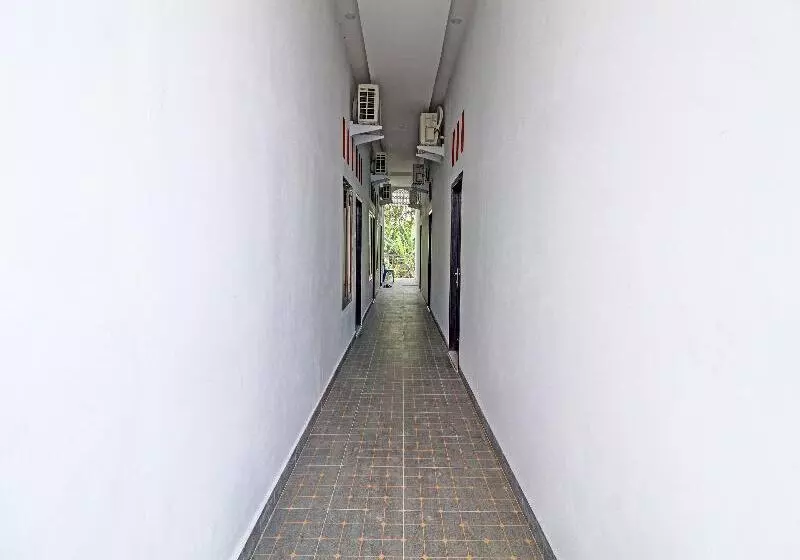 ホテル Oyo 91203 Naufal Residence Syariah