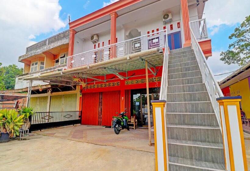 酒店 Oyo 91203 Naufal Residence Syariah